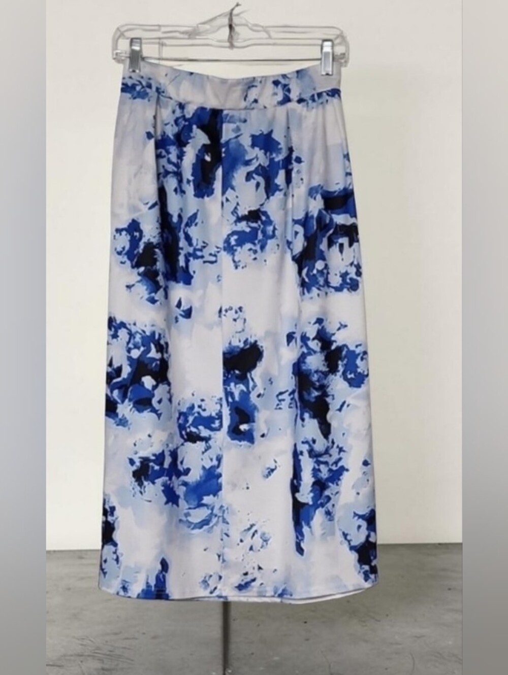 Cute And Dainty Blue and White Patterned Midi Skirt - Picture 3 of 3